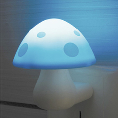 特价LED小夜灯节能创意光控感应智能节能插电宝宝蘑菇灯买二送一