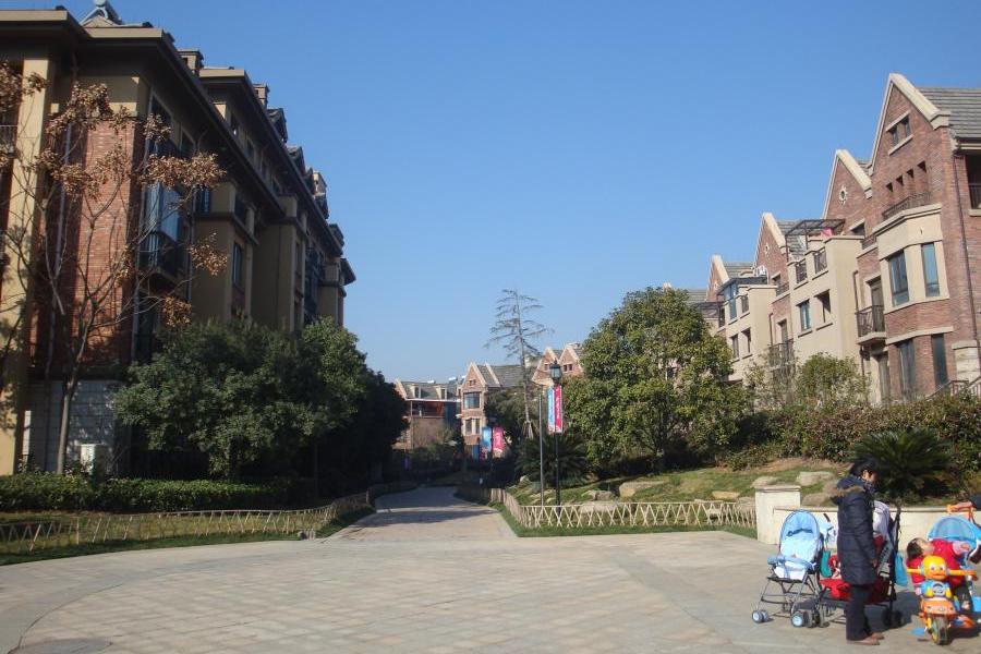 【第一次拍卖】衢州市柯城区新湖景城玫瑰园18-1号联排别墅