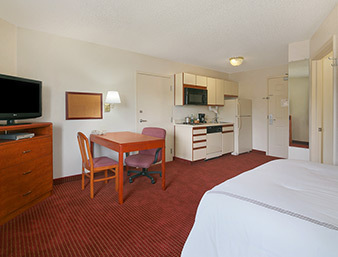 Days Inn & Suites Green Bay WI.