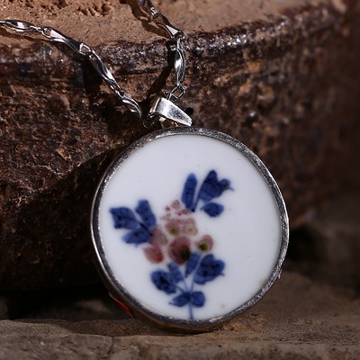 清康熙年间古瓷包银吊坠《风华正茂》