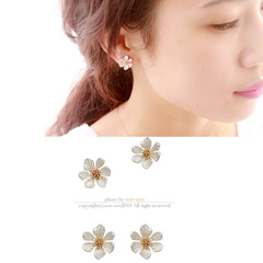 Shanzai temperament 6 leaf flower daisies pierced earrings-free sweet Auricular acupuncture ear clip earrings 925 sterling silver allergy