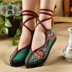 Authentic Chinese style of Chinese dance embroidered shoes laced folk style shoes old Beijing cloth shoes women's Lotus