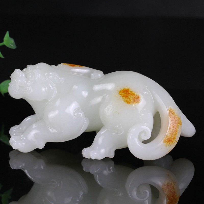 朋谊阁中国玉石雕艺术大师焦展作品和田玉籽料羊脂玉把件貔貅