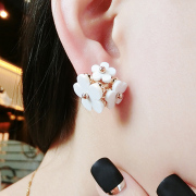 Powder makeup Korea sweet elegant earrings beautiful wild Korean Korean stereo five leaf flower Stud Earrings, Japan and South Korea and ornaments