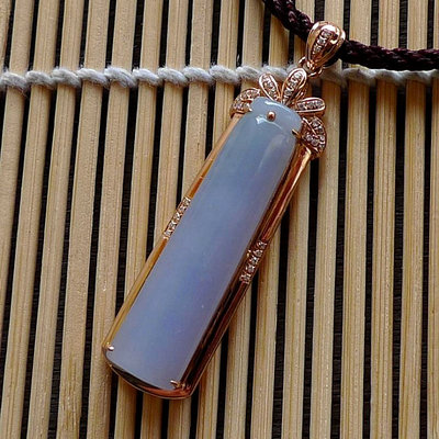 缅甸a货翡翠18k金伴钻镶浅紫素面平安柱挂件