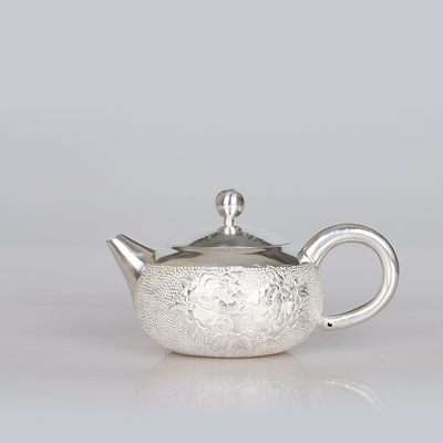 母炳林 国家级大师 锤点牡丹小壶 银壶 银茶壶 纯手工打