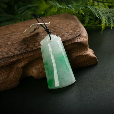 天然缅甸翡翠a货-冰糯种带翠仿古平安牌挂件 16.70g