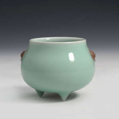 龙泉弟窑粉青釉兽耳三足炉 徐建新 浙江省工艺美术大师青瓷