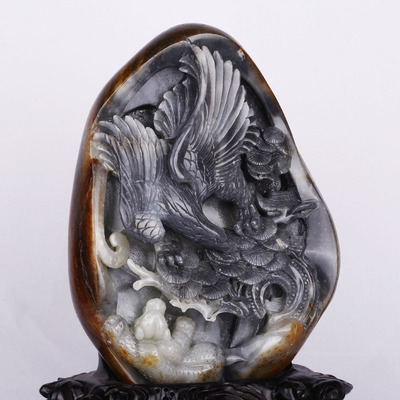 和田玉墨玉籽料雄鹰展翅2680g