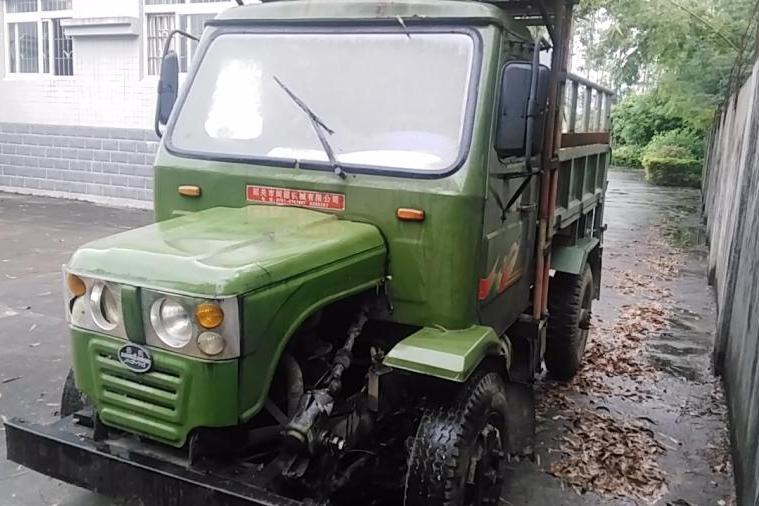 【第一次拍卖】无号牌金鹰gn-180型方向盘式拖拉机车一辆