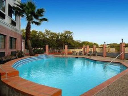 Days Inn Suites San Antonio North/Stone Oak