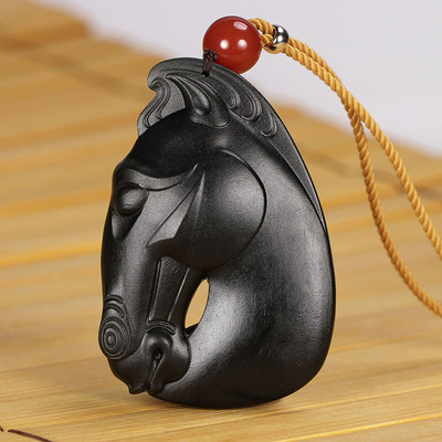 和田玉青玉 马头牌挂件 玉质细腻 色泽纯正 53g a3265