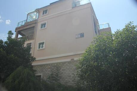 【第一次拍卖】位于宁波市北仑区新碶黄山绿苑17幢c号的房地产