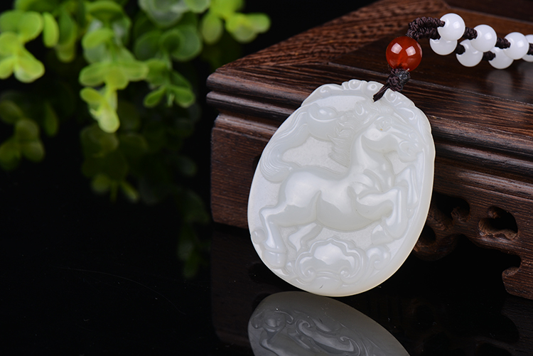 老坑和田玉马玉牌 新疆白玉马羊脂白玉挂件马十二生肖玉马吊坠