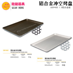 乾能烘焙工具 铝合金不沾冲孔烤盘商用烤箱用 600*400饼盘 QN1632