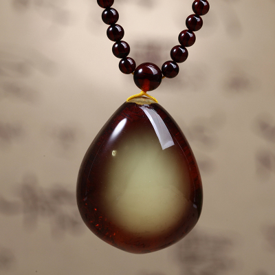 顶级纯天然琥珀 随形半蜜半珀挂件 20.56g 7809