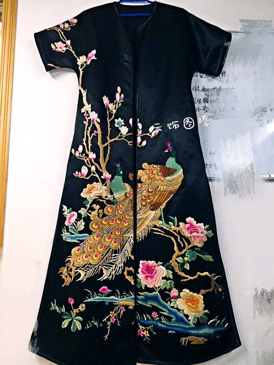 云饰图腾原创设计女装上衣民族风手工绣真丝缎手绣孔雀披衣外衣