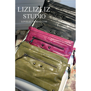 香港和紐約gucci LIZ STUDIO 紐約時髦風 機車款 簡約摩登鉚釘斜挎單肩信封手拿包 gucci