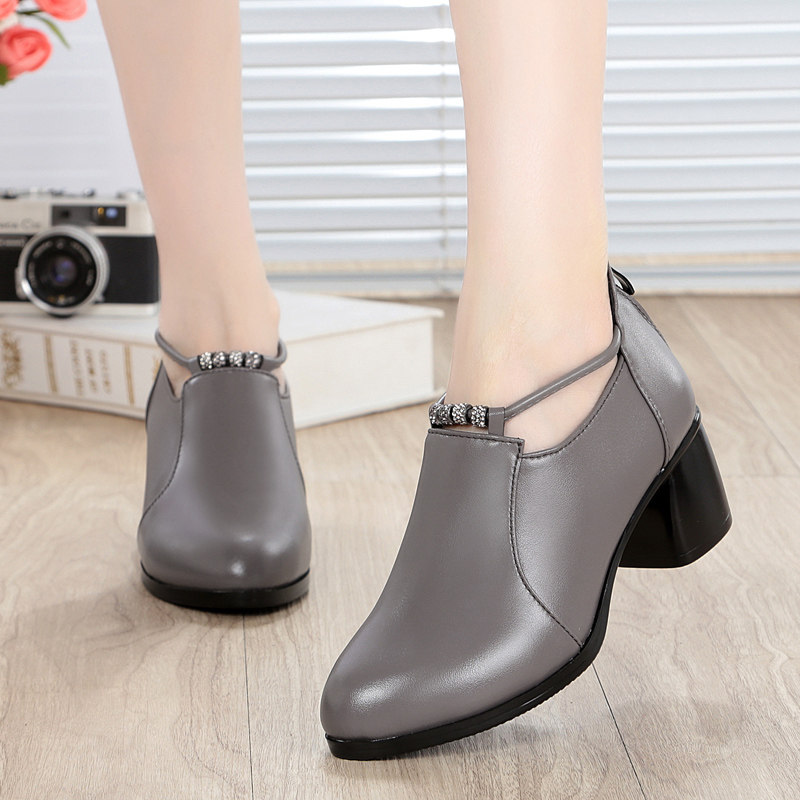 百丽女士单皮鞋中跟