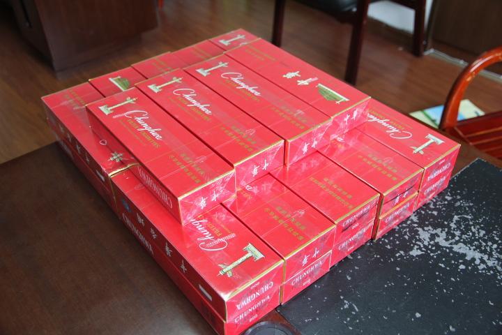 【变卖】中华牌软壳烟25条变卖