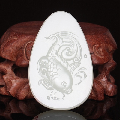 省级玉雕大师郭哲江作品 和田玉白玉籽料年年有鱼挂件 62.5克