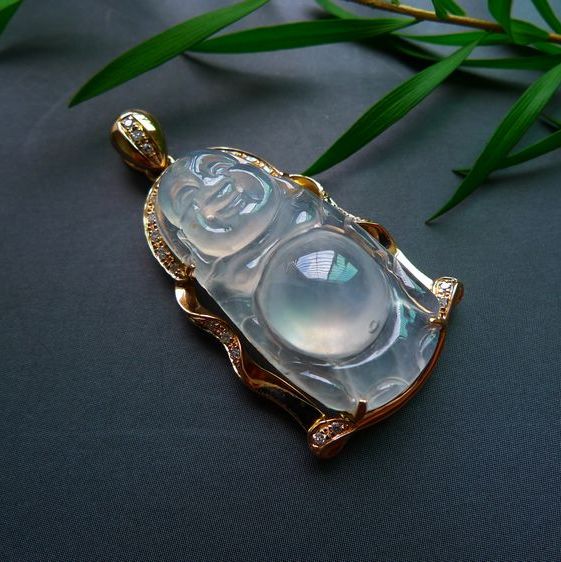 18k金伴钻镶嵌冰种起光翡翠站佛