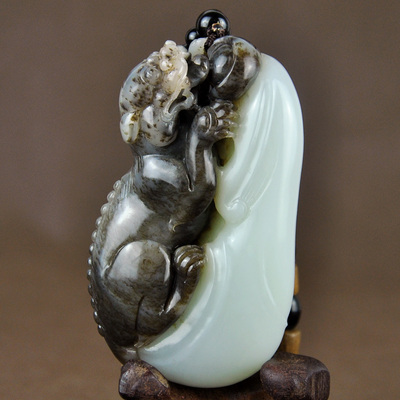 国家级玉雕大师张保国作品 和田玉糖白玉 貔貅 191.68克