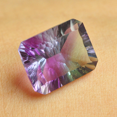 14.2 克拉天然紫绿莹石裸石 颜色浓艳