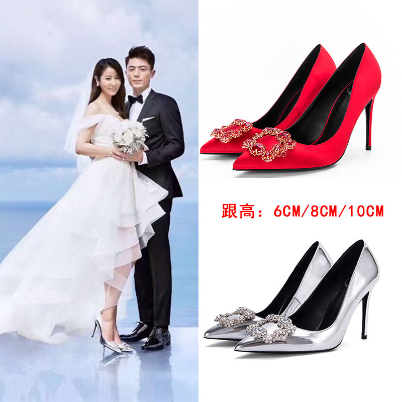 新娘鞋高跟鞋女2017銀色細跟尖頭紅色淺口綢緞水鑽方扣單鞋婚鞋女