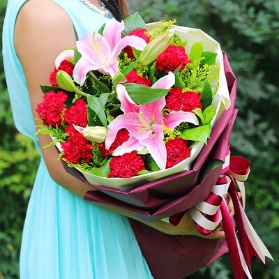 三八女王母亲节生日11朵19枝33红玫瑰阿荣旗同城速递鲜花束