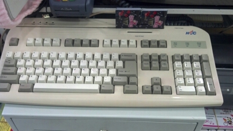 机械键盘樱桃黑轴