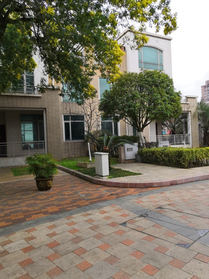 贵州省贵阳市乌当区添大道北段98仁恒别墅27幢2号房屋