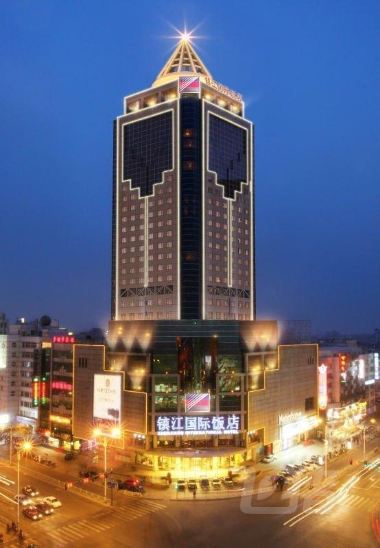 镇江国际饭店位于大市口繁华商业中心,黄金地段的独特优势让您坐拥