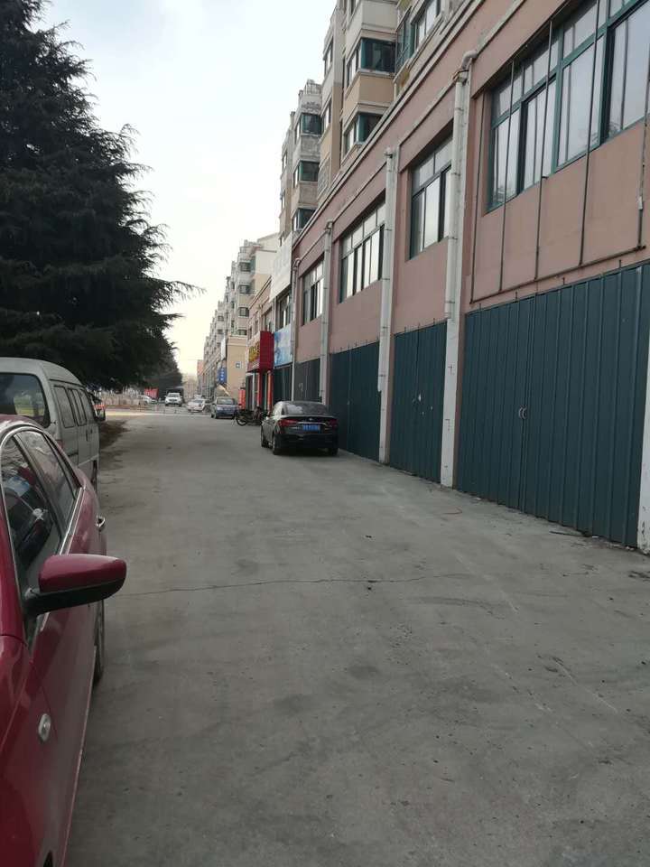 胶州市九龙街道办事处建设路7号万通花苑小区25号楼7号网点