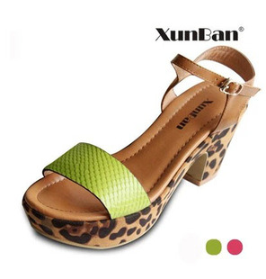 尋找菲拉格慕鞋道 XunBan尋伴年新品XYL32002豹紋時尚拼接粗跟涼鞋 菲拉格慕涼鞋