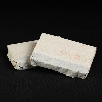2片【90年代末珍品】印章版白纸陈年老茶砖 熟茶 340号