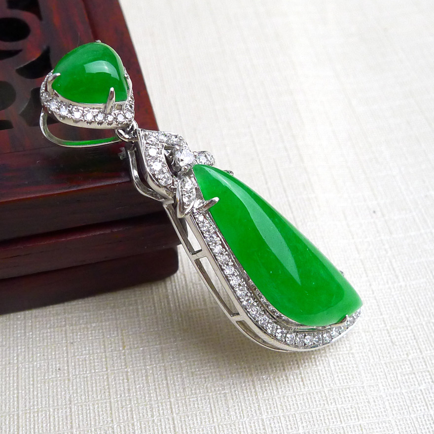 缅甸天然a货翡翠18k豪华镶嵌阳绿随型戒面吊坠 6.08 克