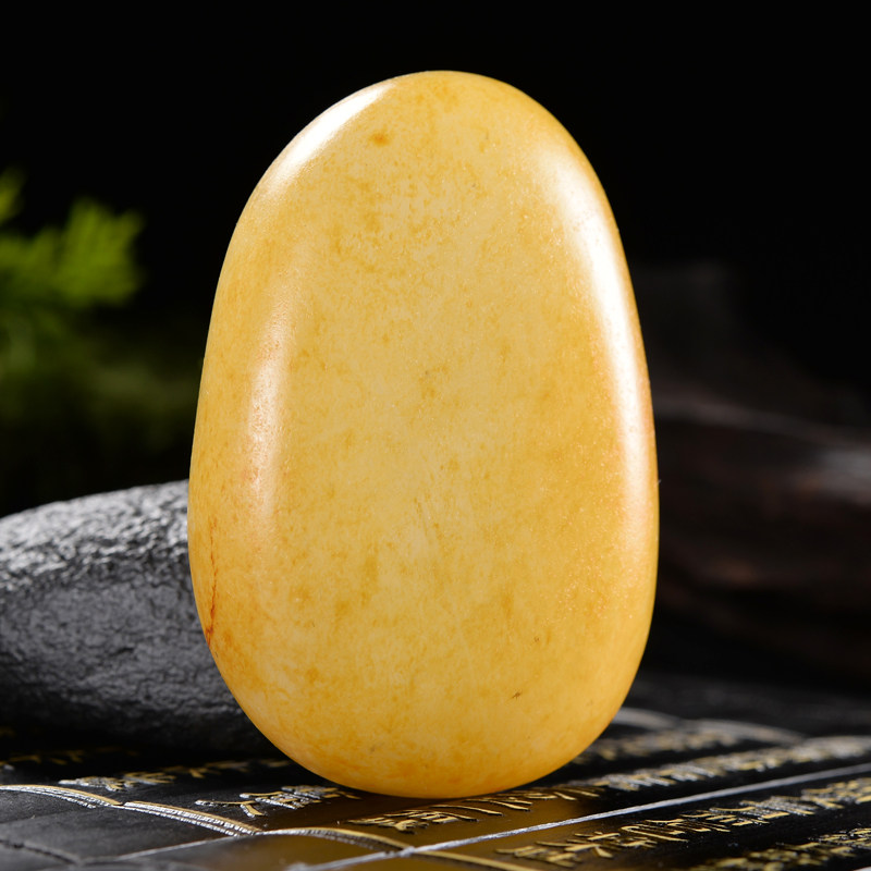 精品鸡油黄 和田玉随形原料细润原石 275.51克