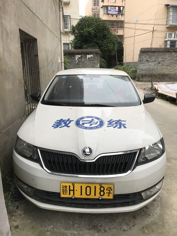 【第一次拍卖】车牌为赣h1018学的上海大众斯柯达牌教练车