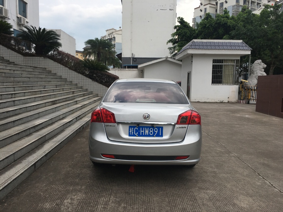 【第一次拍卖】别克牌sgm7150ata银色轿车一辆 不限购不限购