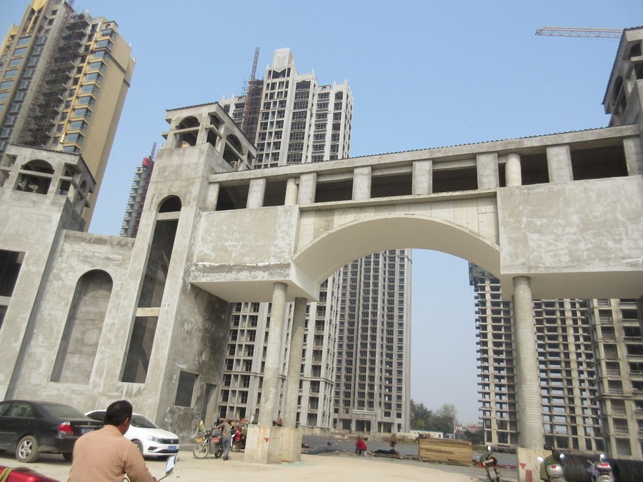 禹州市钧台办祥云大道北侧颖河·圣帝金苑10幢3单元24层2401号房产