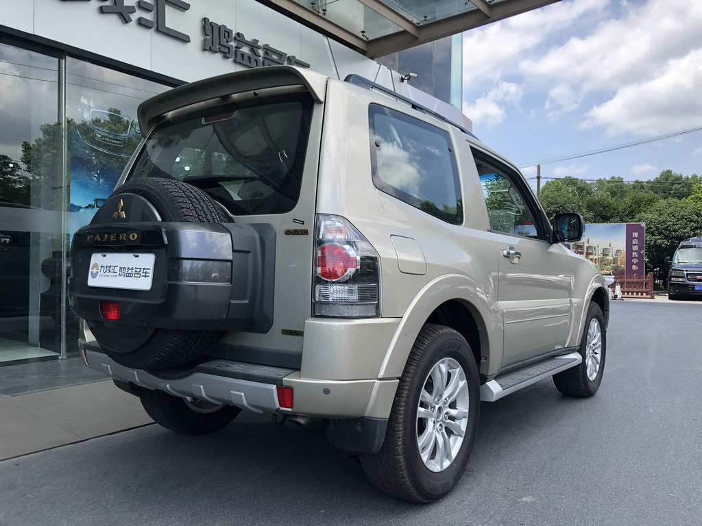 帕杰罗v97-3.8-a/mt五门经典型中东版平行进口上海