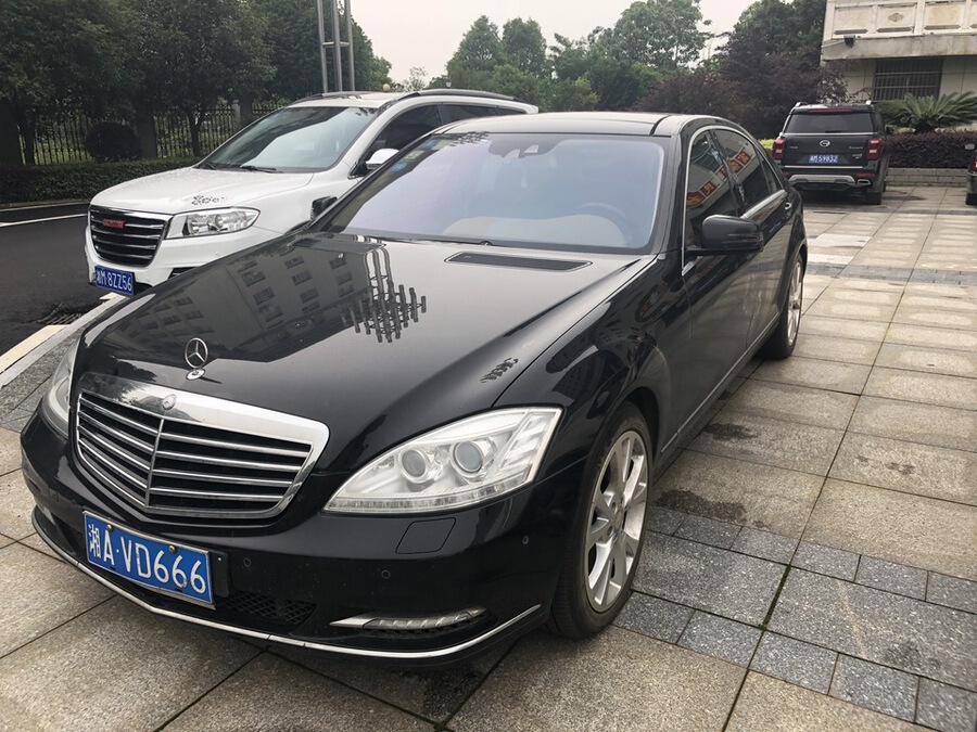 梅赛德斯-奔驰3498cc小型轿车一辆(车牌号湘avd666)