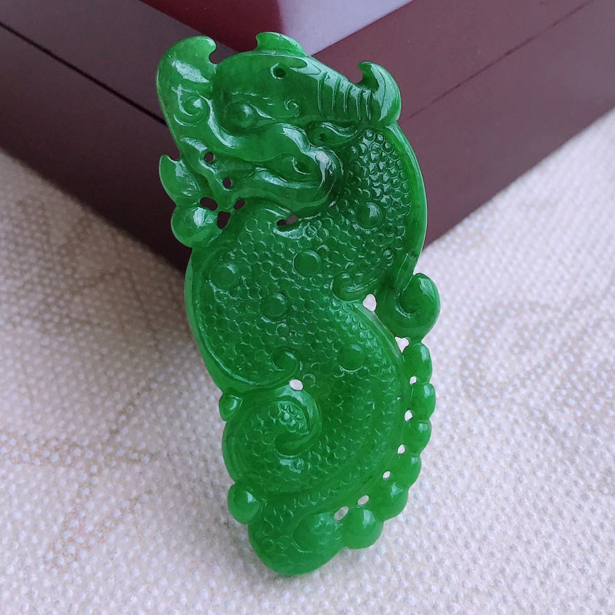 缅甸天然翡翠a货阳绿仿古龙吊坠 11.05g