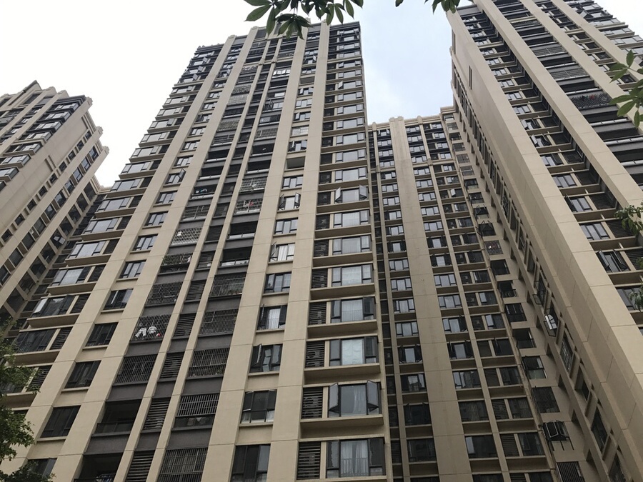 佛山市顺德区乐从镇乐从社区映翠北路3号保利拉菲花园13座604房(第一