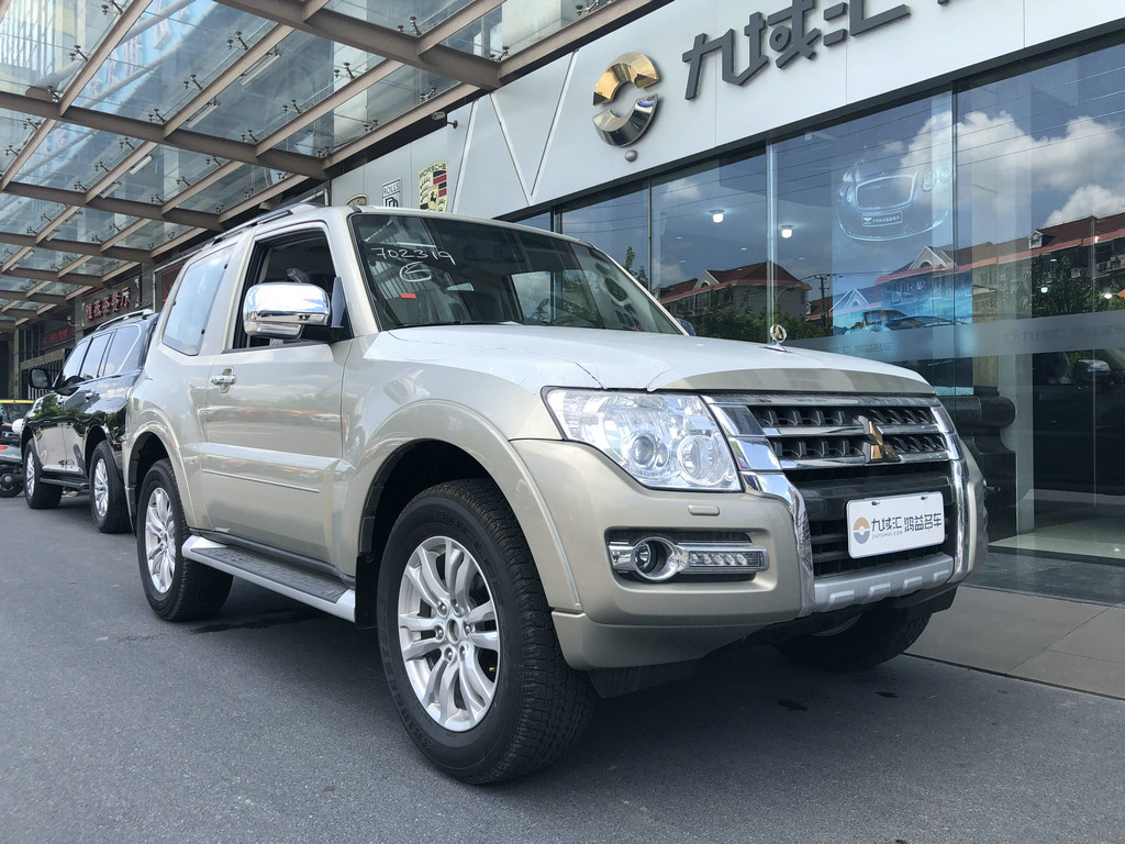 帕杰罗v97-3.8-a/mt五门经典型中东版平行进口上海