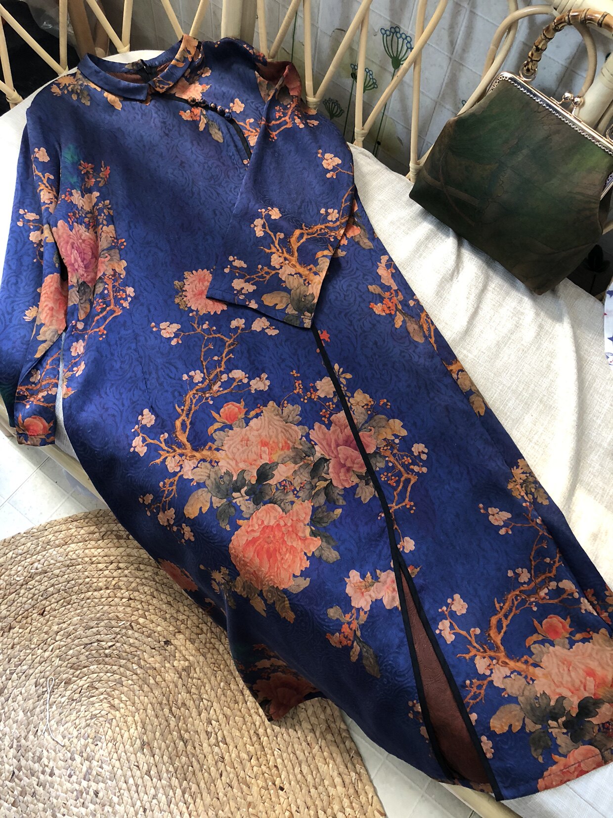 透孔提花罗缎红云纱粉墙黛瓦复古真丝面料丝绸x布中式香云纱