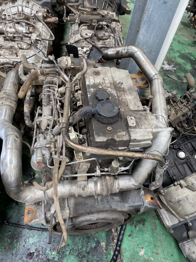 四缸帕金斯发动机柴油机