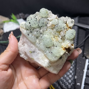 天然水晶葡萄石原石矿标摆件