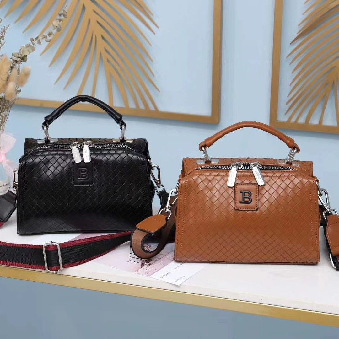 一折依博尔女包2017新款 羊皮斜跨包